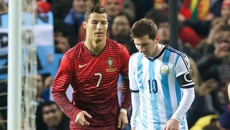 Ronaldo, Messi'yi Geride Bırakarak Yeni Bir Rekora İmza Attı