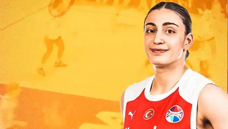 Galatasaray, Üç Yıldızıyla Sözleşme Uzatarak Geleceğini Şekillendiriyor