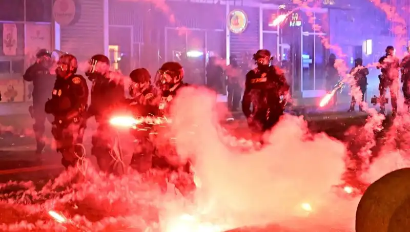 Los Angeles'taki Protestolar, ABD Genelinde Büyüyen Toplumsal Hareketi Ateşliyor