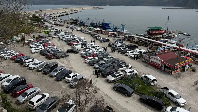 Bayramda İlçede Araç Sıkışıklığı: Tam 14.600 Araç Giriş Yaptı