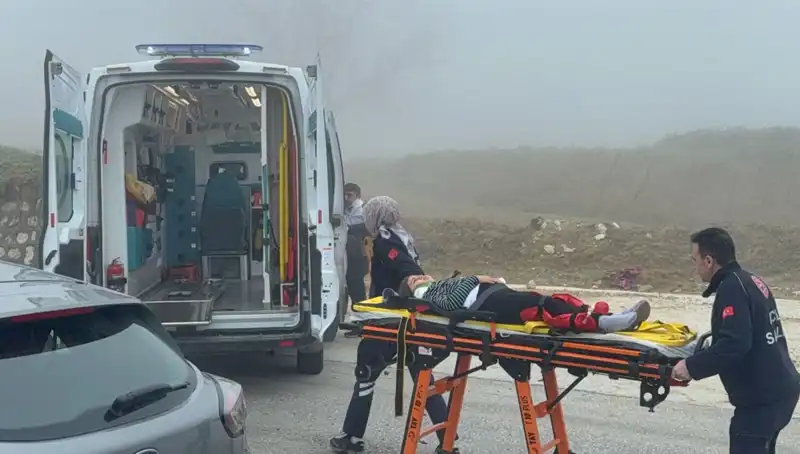 Düzce'deki Yoğun Sis Kazası: İki Araç Çarpıştı, 6 Yaralı!