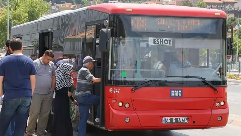 İzmir'de Öğrenci İndirimi İçin 30 Yaş Sınırlaması: Cezai Yansımaları Neler?