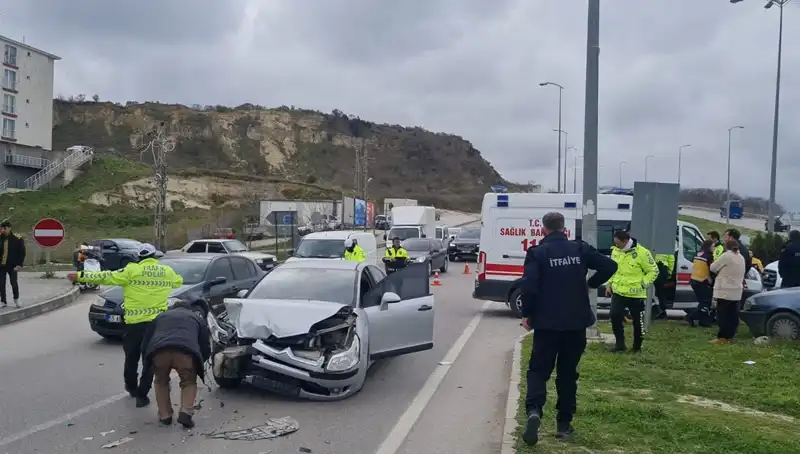 Sinop’ta Trafik Kazası: Birçok Yaralı Hastaneye Kaldırıldı