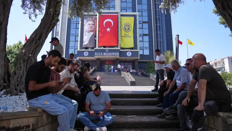 Ücretleri Ödenmeyen İşçilerden Dikkat Çeken Oturma Eylemi