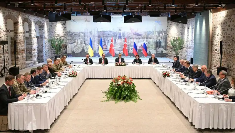 İstanbul'da Barış Zirvesi: Rus Heyetinin Türkiye Ziyareti Sarsıcı Görüşmeleri Bekliyor