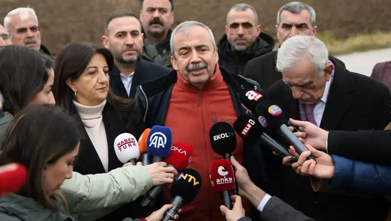 İmralı'dan PKK'ya Modern Bir Çağrı: Sırrı Süreyya Önder Açıklıyor