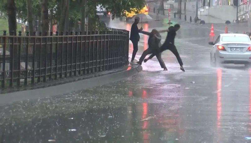 İstanbul ve İzmir İçin Meteorolojik Tehlike: Turuncu Kodlu Alarm Geldi!