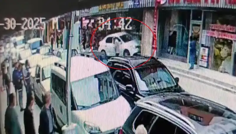 Alkollü Sürücünün Mağaza Faciasından İki Çocuk Son Anda Kurtuldu!