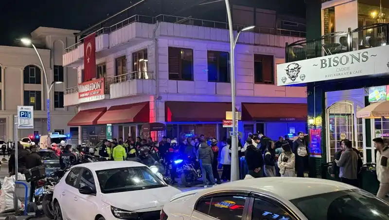 Kafe Sahibi Hava Ateş Açan Şahsı Durdurmak İsterken Bıçaklandı