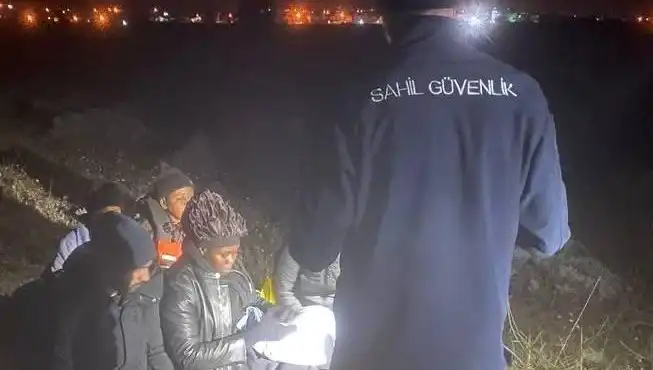 İzmir'de Düzensiz Göçmen Yakalanması: Güvenlik Önlemleri Artıyor