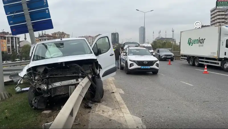Otoyolda Feci Kaza: Bariyere Ok Gibi Saplanan Araç Neleri Gözler Önüne Serdi?