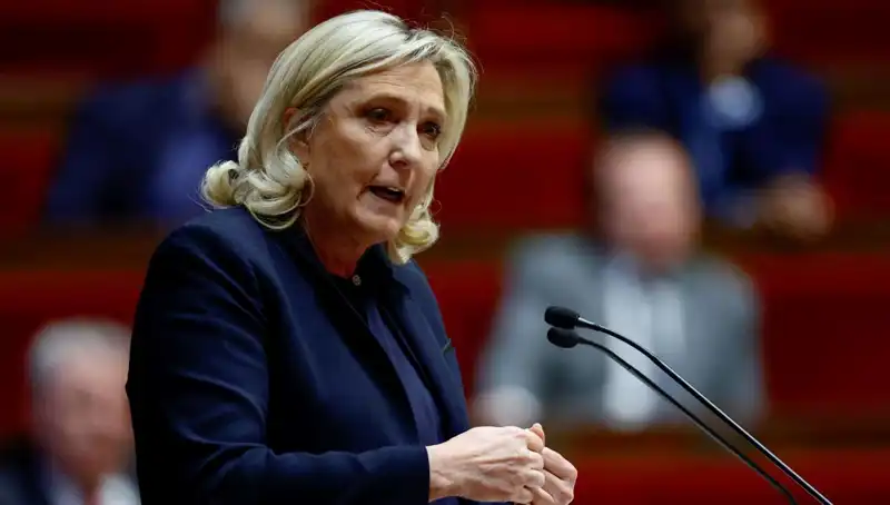 Le Pen’in Adaylığı Tehlikede: Suçlu Bulunursa Seçimlere Katılamayacak mı?