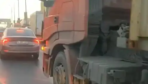 D-100 Karayolu'nda Yaşanan TIR Kavgası Şok Edici Anlara Sahne Oldu